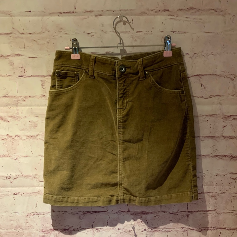 Gap skirt